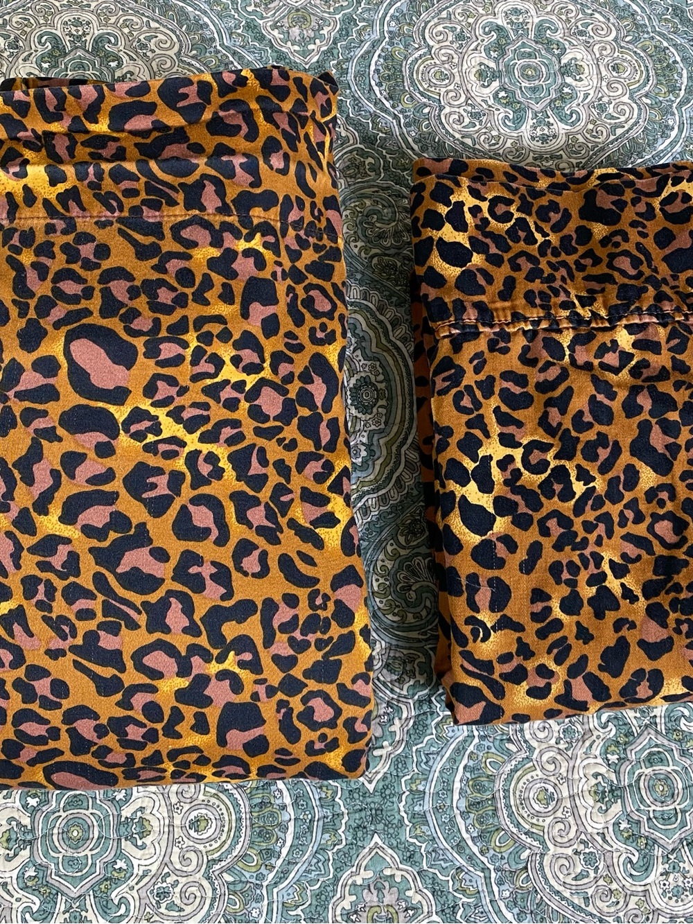 Leopard Print black / Gold Bold Trendy Flat sheet and Pillowcase Queen